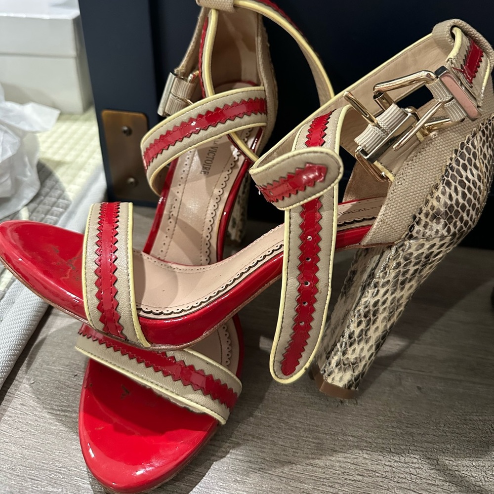 Pour La Victoire red beige and snakeskin block heel